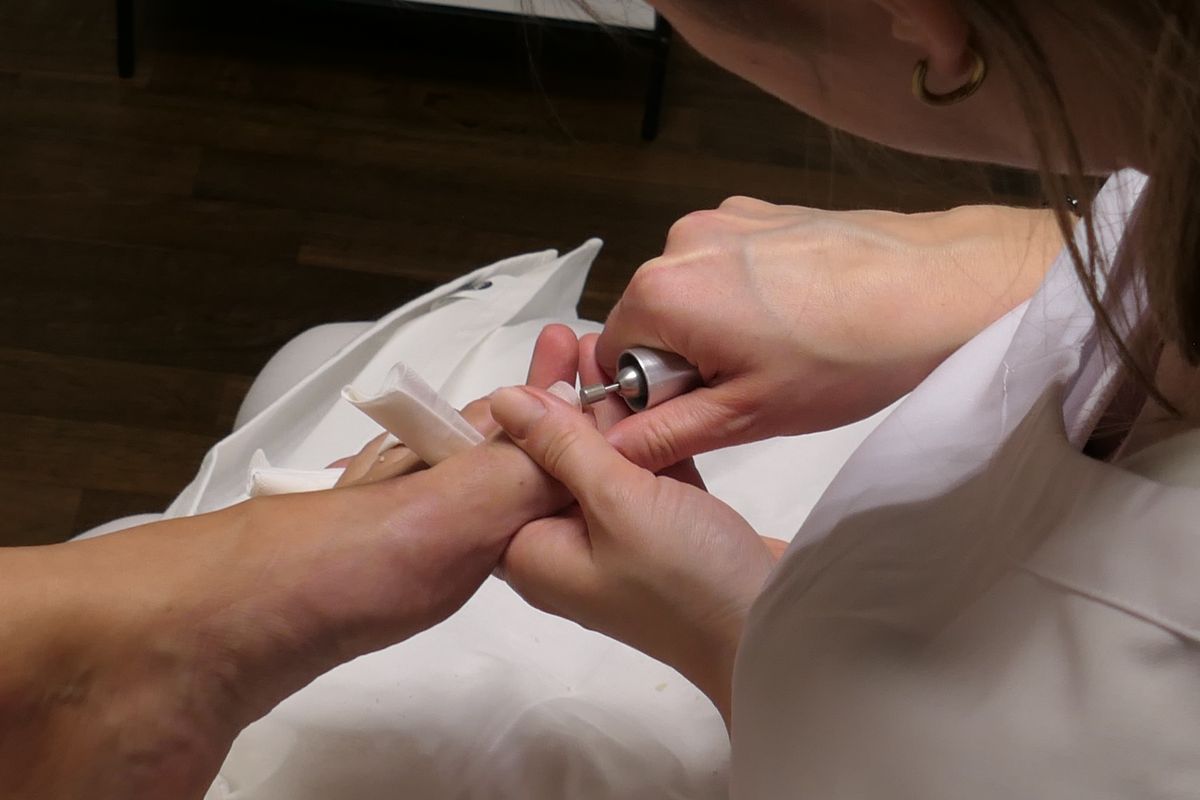 Gel / Acryllack / Shellac entfernen – Baafuess Fusspflege Appenzell